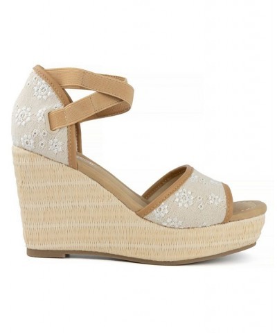 Women's Harlow Wedge Sandals White $18.49 Shoes